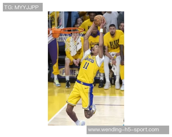 浓眉今日参加球队投篮训练并进行个人训练展现积极备战状态